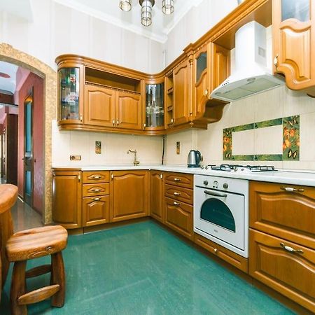 Apartment With View On Inpedendence Square Khreshchatyk เคียฟ ภายนอก รูปภาพ
