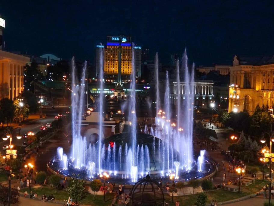 Apartment With View On Inpedendence Square Khreshchatyk เคียฟ ภายนอก รูปภาพ