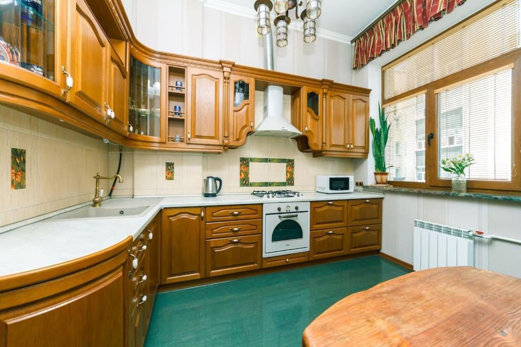 Apartment With View On Inpedendence Square Khreshchatyk เคียฟ ภายนอก รูปภาพ