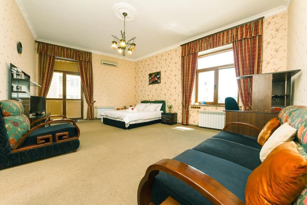 Apartment With View On Inpedendence Square Khreshchatyk เคียฟ ภายนอก รูปภาพ