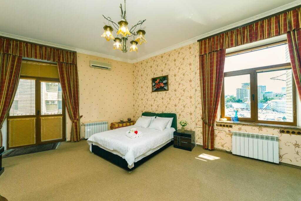 Apartment With View On Inpedendence Square Khreshchatyk เคียฟ ภายนอก รูปภาพ